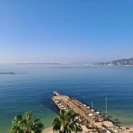 Apartment Neptunia Front Beach Les Pins