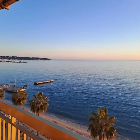 Neptunia Front Beach Les Pins *